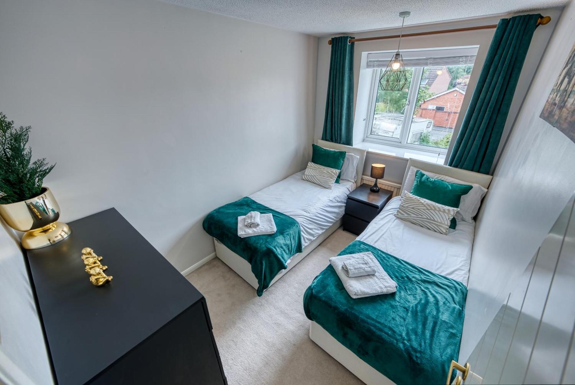 Capri 13 Sa - 3 Bed House, Close To Loughborough University & M1 Motorway, Free Wifi, Big Garden, Ample Parking- Ask For Contractor Rates! Εξωτερικό φωτογραφία
